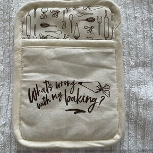 Cream Baking-Themed Oven Mitt